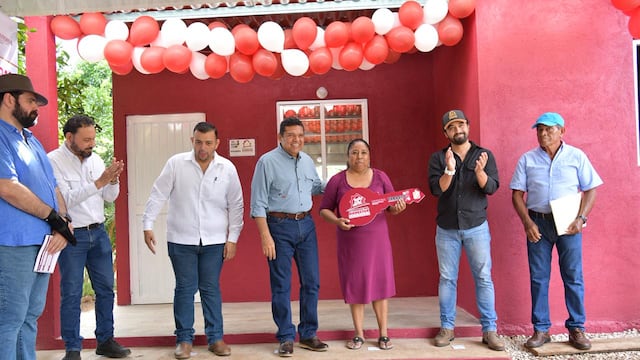 Javier May cumple el sueño de hogares dignos para 100 familias jalapanecas