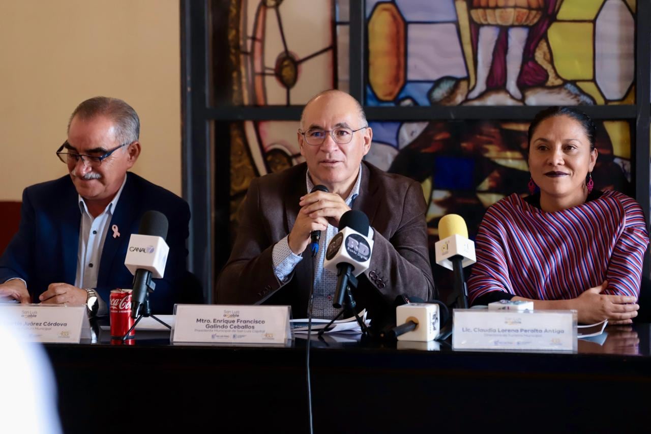 Aida Cuevas engalana el aniversario 433 de San Luis Potosí con la Sinfónica de la Marina.