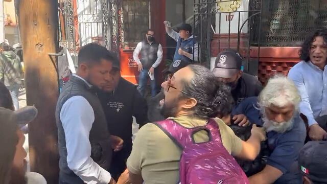 Protesta frente a casa de Sandra Cuevas