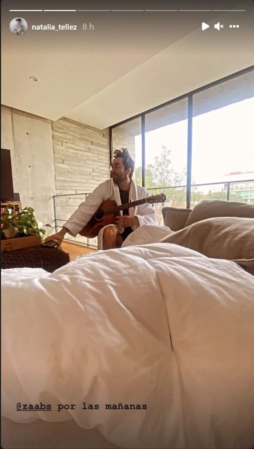 Natalia Téllez muestra a su novio en bata