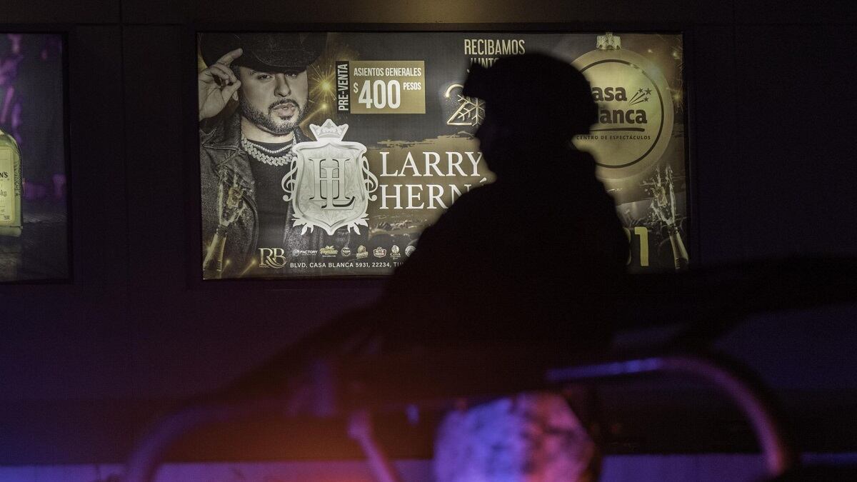 Cancelan concierto de Larry Hernández en Tijuana; lanzaron 3 granadas a salón de eventos