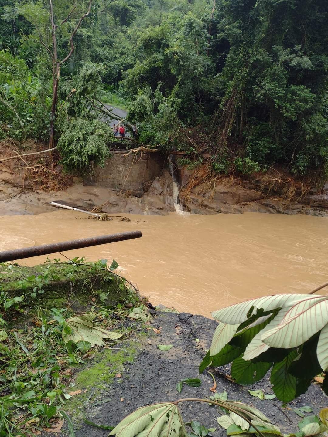 Karl causa inundaciones en Chiapas