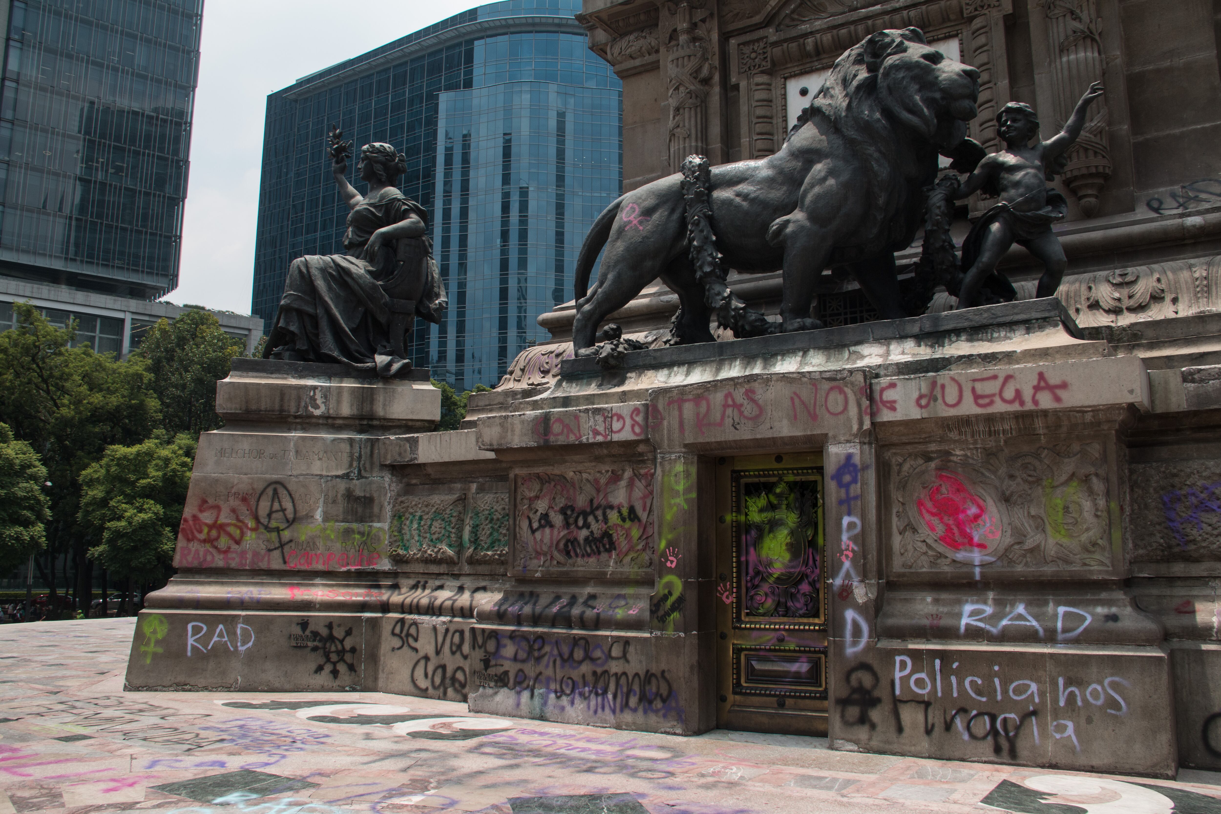 El gobierno de la Ciudad de México colocó una cerca alrededor de "La Victoria Alada" en Paseo de Reforma como parte de un proceso de rehabilitación ya programado para el monumento.
