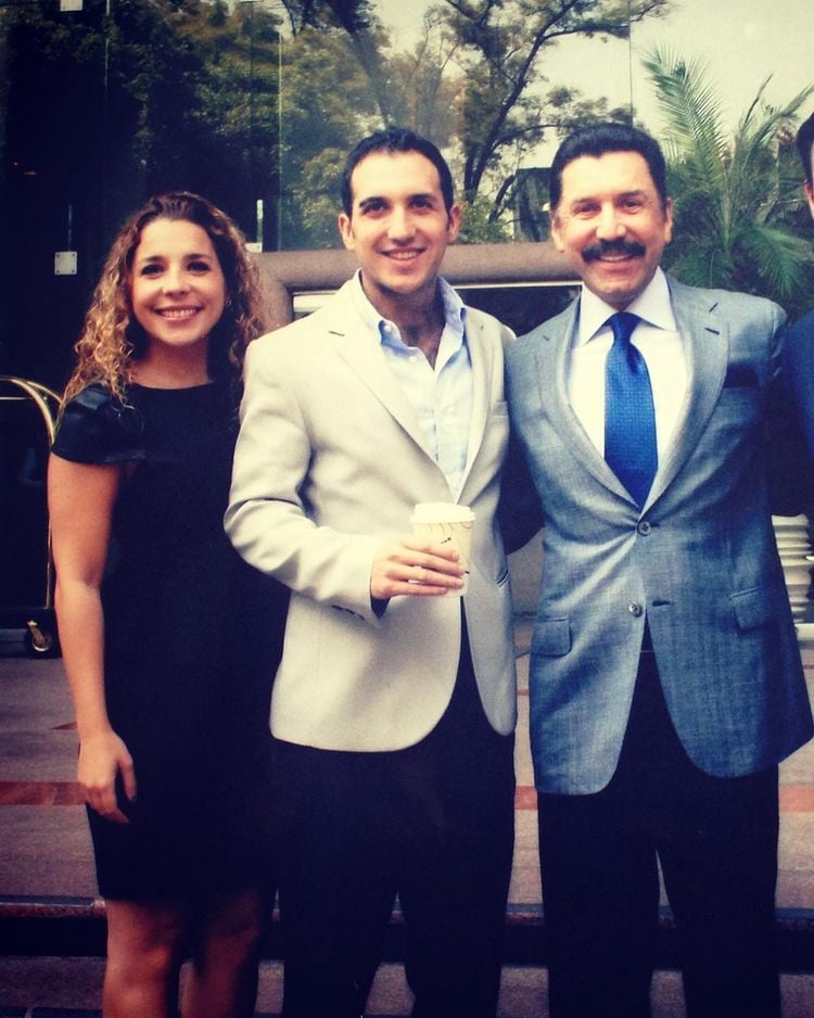 Carlos Quiñones Armendáriz y sus hijos, Mariana y José Carlos.