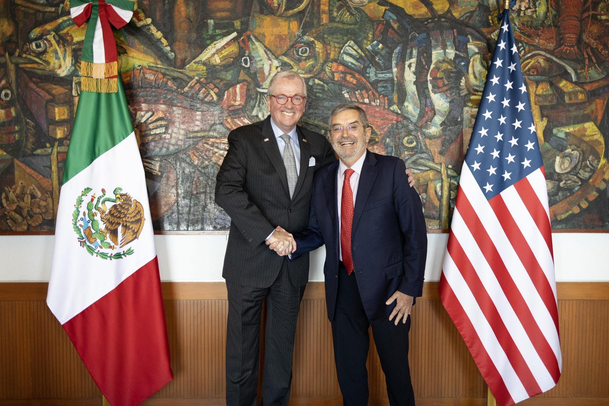 SRE y el gobernador de Nueva Jersey, Phil Murphy, fortalecen colaboración consular y deportiva