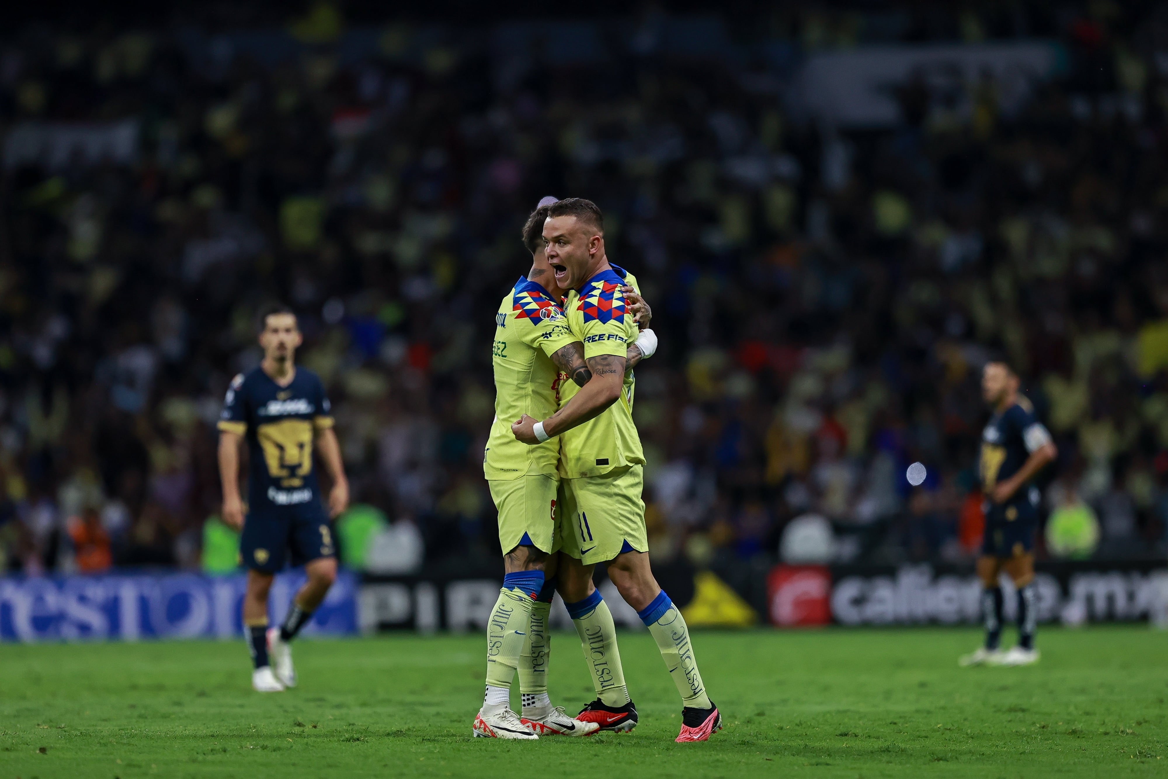 Jonathan Rodriguez celebra su gol 1-0 de America durante el partido America vs Pumas UNAM