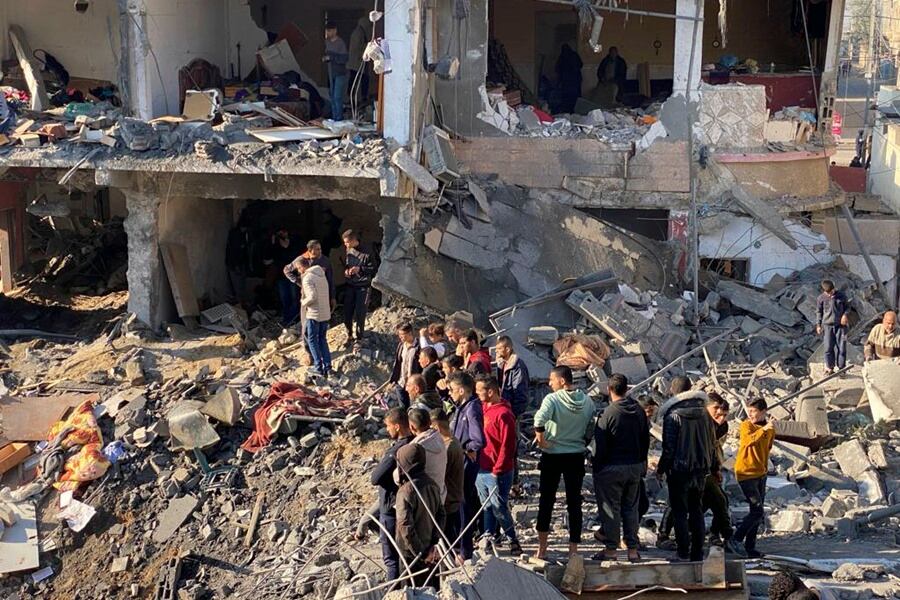 Varias vivienda de Rafah, en el sur de la Franja de Gaza, han quedado reducidas a escombros tras ataques aéreos y de artillería del Ejército israelí.