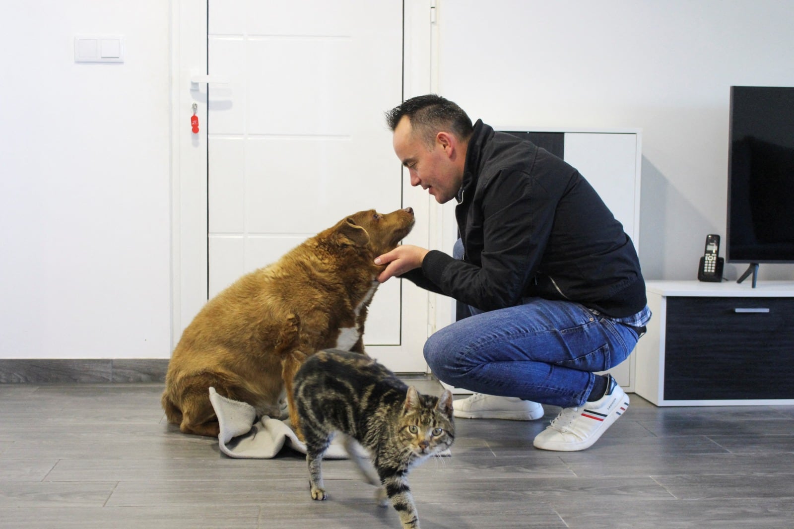 Leonel Costa y su Bobi, el perro más viejo del mundo