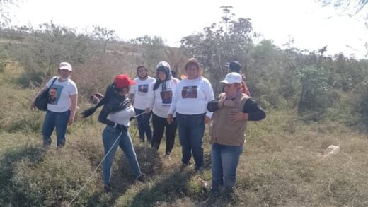 Las fosas cerca del estadio