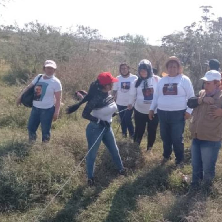 Las fosas cerca del estadio