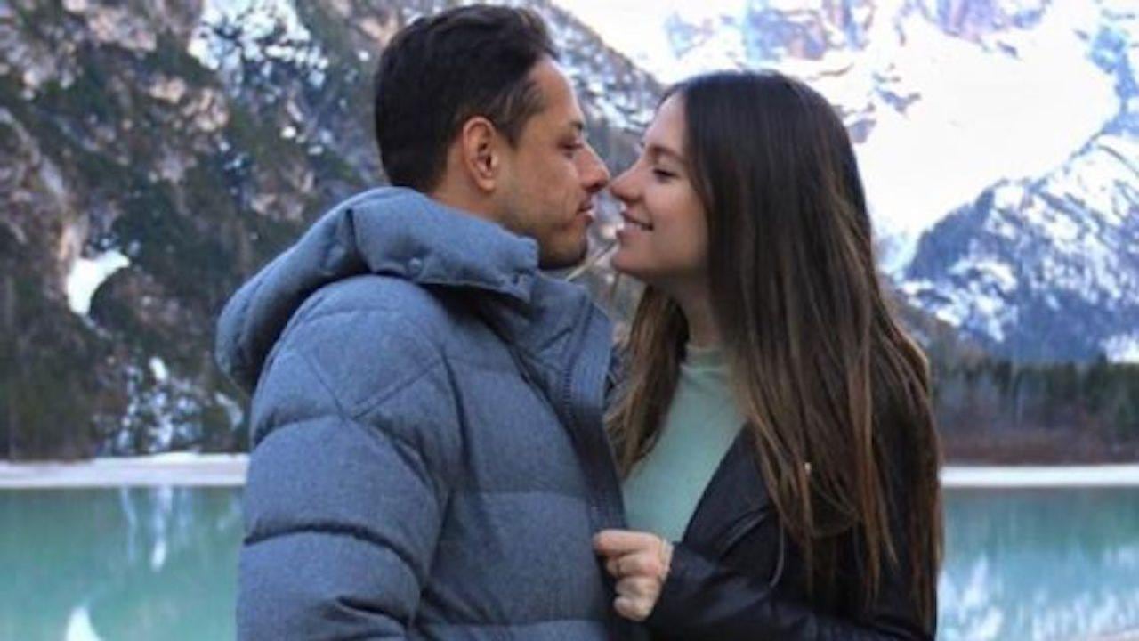 Javier Hernandez y Sarah Kohan
