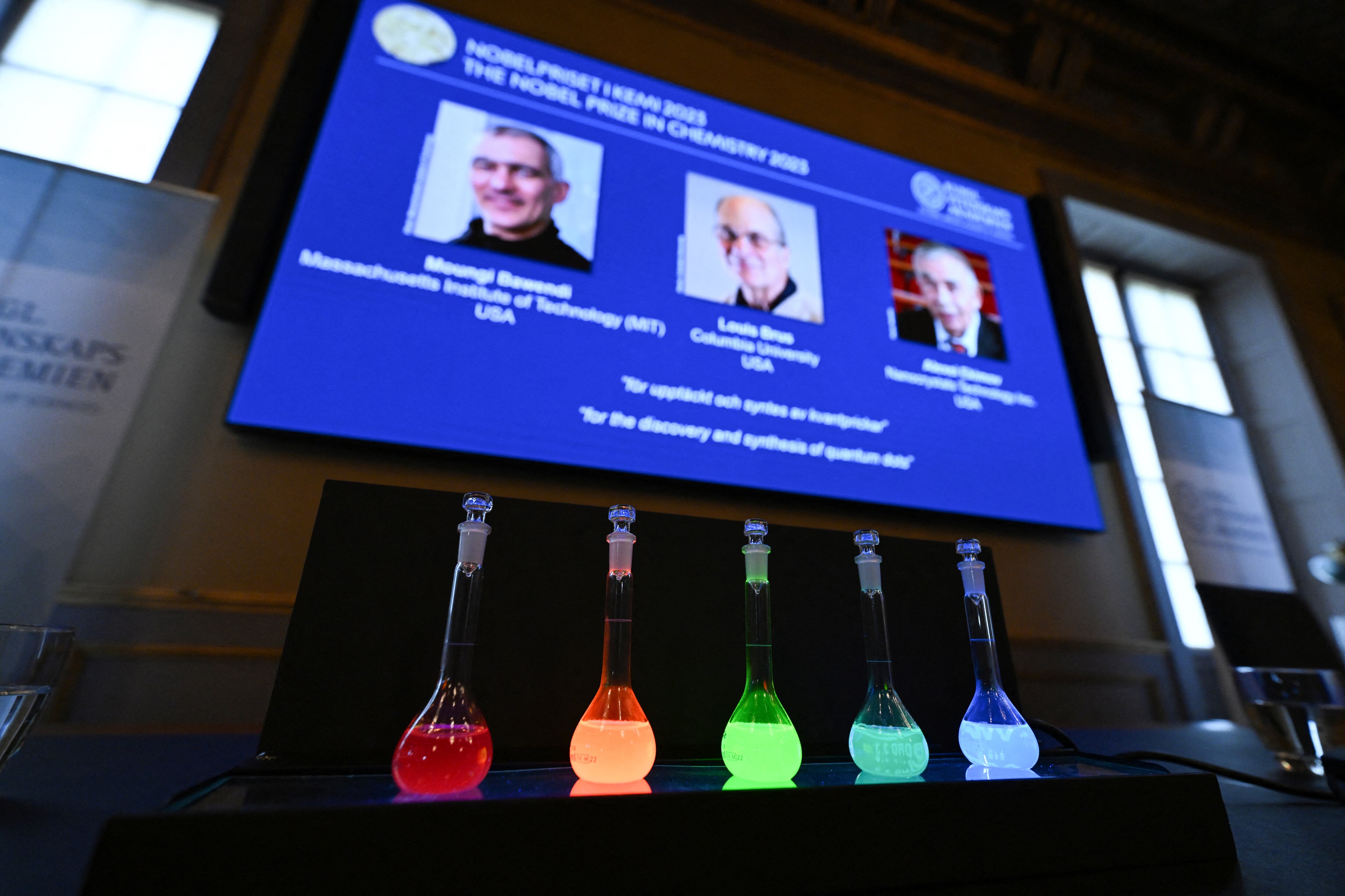 Ganadores de Premios Nobel 2023: Moungi G. Bawendi, Louis E. Brus y Alexei I. Ekimov reciben el Premio Nobel de Química