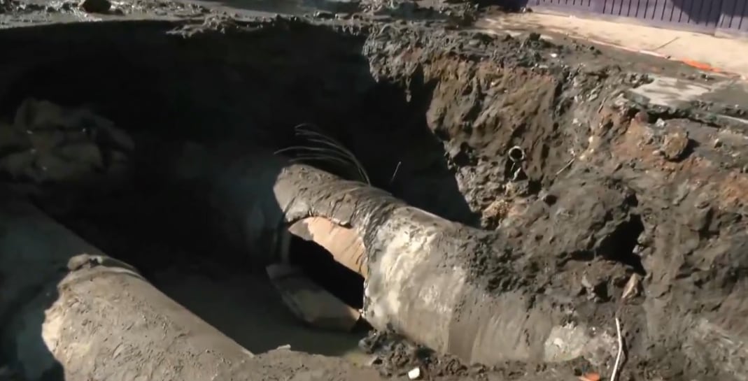 Continúan trabajos de reparación por megafuga de agua en Iztapalapa