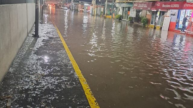 Fuga de agua del Cutzamala provoca inundaciones en Tultitlán