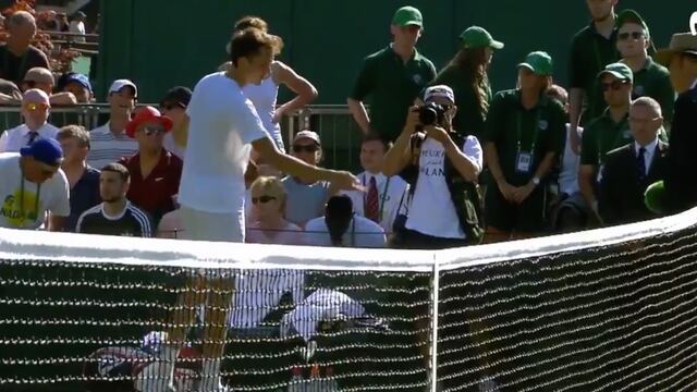 El tenista ruso enloqueció al perder en Wimbledon