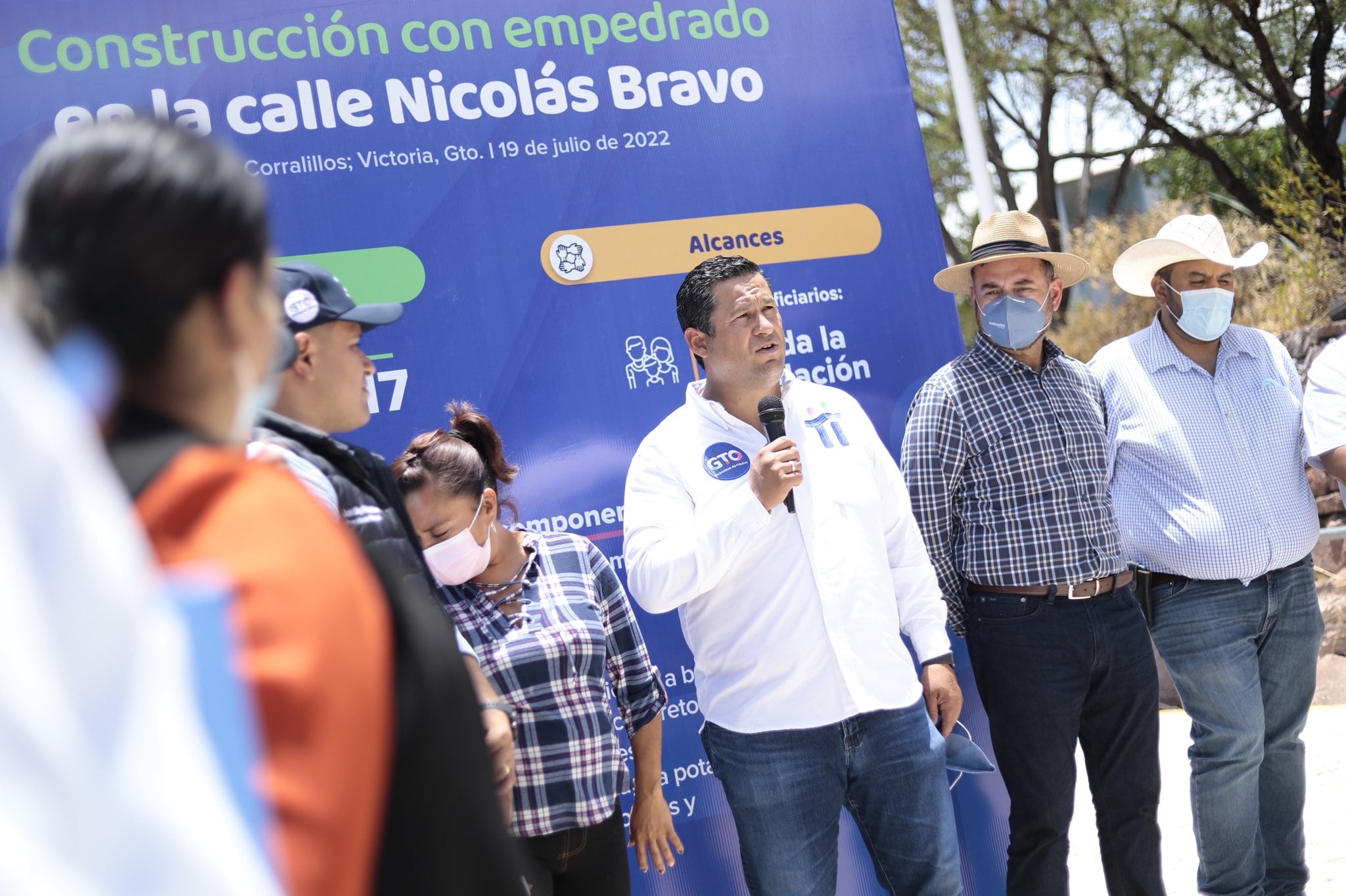 Diego Sinhue Rodríguez entrega obras en Victoria y Santa Catarina