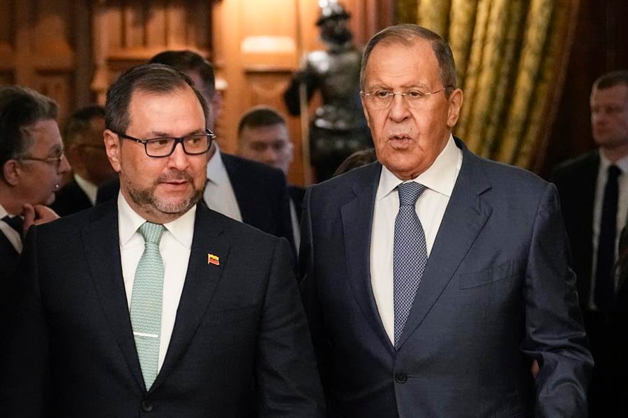 Rusia y Venezuela promueven mecanismos para defenderse de sanciones y renunciar al dólar