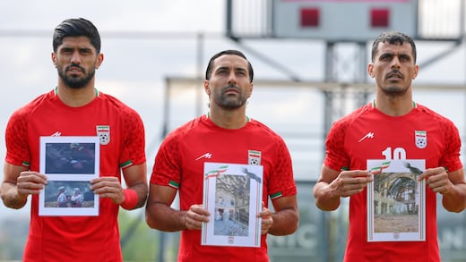 Selección de Irán muestra fotos de víctimas de la guerra antes de amistoso ante Costa Rica