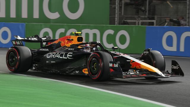 El doble adelantamiento de Checo Pérez en la Fórmula 1 que causó sensación mundial