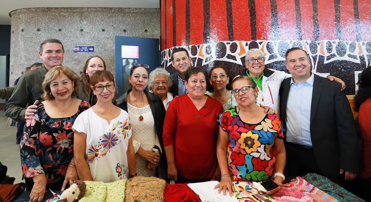 Diego Sinhue y jubilados