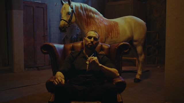 Rafael Amaya lanza corrido tumbado