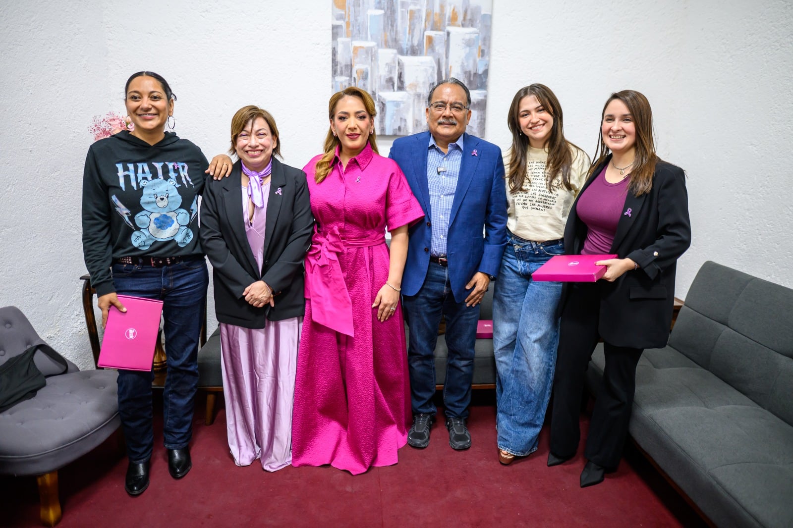 Escobedo reafirma compromiso con las mujeres con diálogo sobre redes sociales