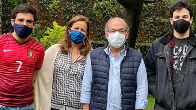 Felipe Calderón se recupera de covid-19