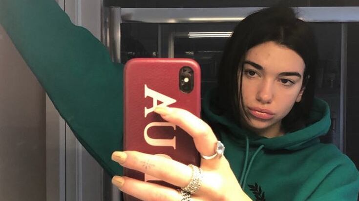 La cuenta de Dua Lipa es hackeada y filtran un número de teléfono