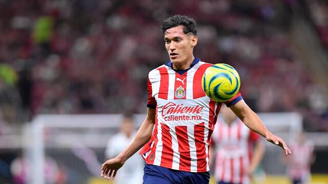 Jesus Orozco Chiquete, en un duelo con Chivas.