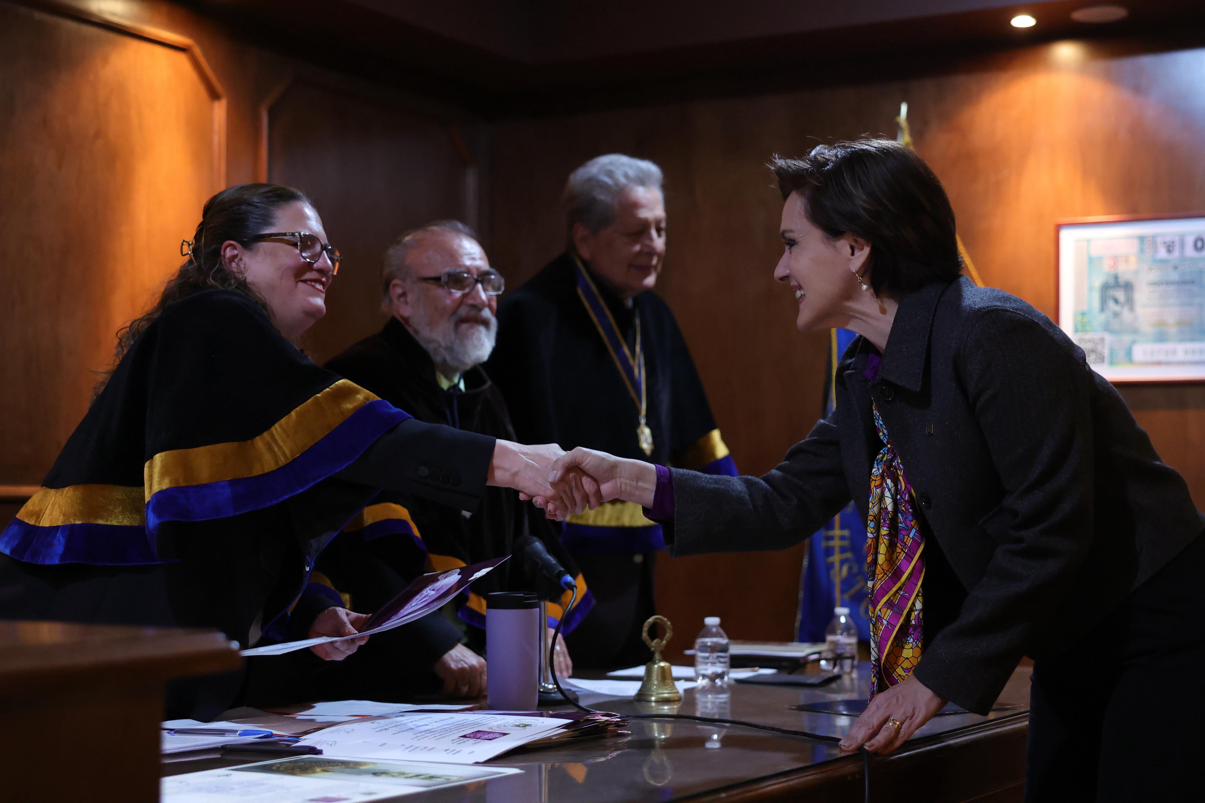 Mujeres destacadas recibieron reconocimientos por su trayectoria académica y cultural