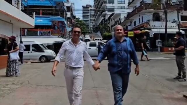 Enrique Alfaro y Pablo Lemus de la mano por Puerto Vallarta
