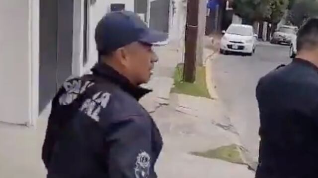 Naucalpan: Policía intenta detener a menor de edad que pintaba una casa