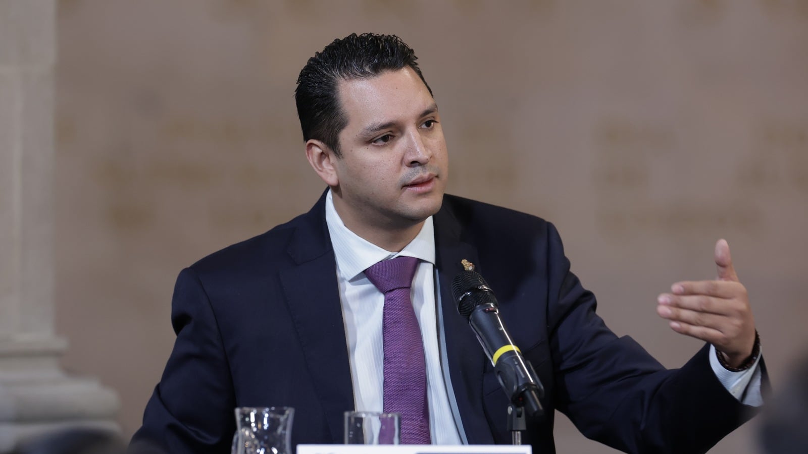 Arístides Guerrero afirma que cuatro ministros retirados de la SCJN se quedaron con camionetas oficiales