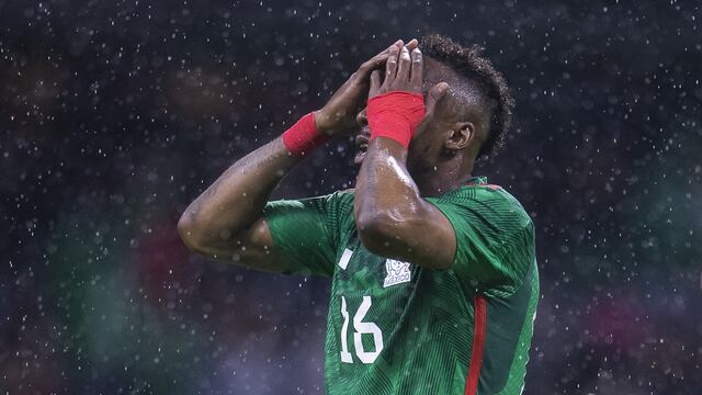 Julián Quiñones, en un partido con la Selección Mexicana.