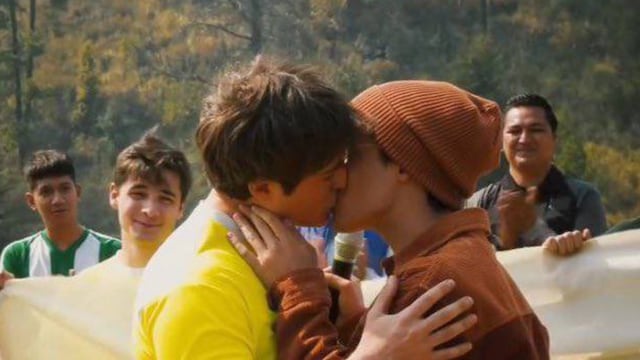 Beso gay de Artiego en Tu vida es mi vida