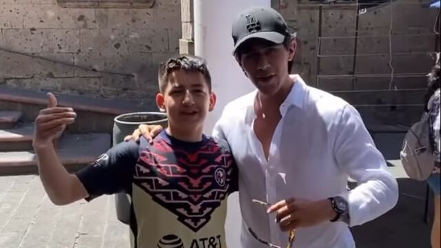 José Juan Macías logró convencer a un aficionado del América de gritar "Arriba las Chivas".