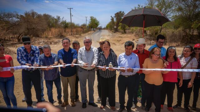 Rubén Rocha inaugura carretera Ciénega de Casal-El Mazate