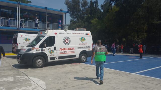 Cuerpos de emergencia atendieron a 16 alumnos intoxicados por gas pimienta en la Secundaria República de Venezuela en Iztapalapa / tomada de X