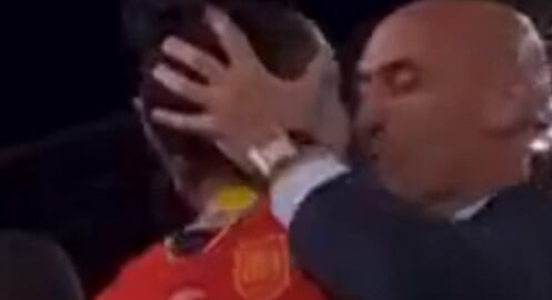 Jennifer Hermoso beso
