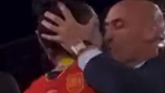 Jennifer Hermoso beso