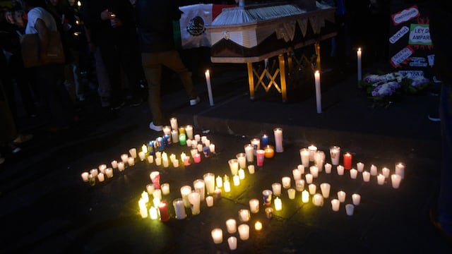 Trabajadores del poder judicial realizan una velada de protesta por el Poder Judicial de la Federación