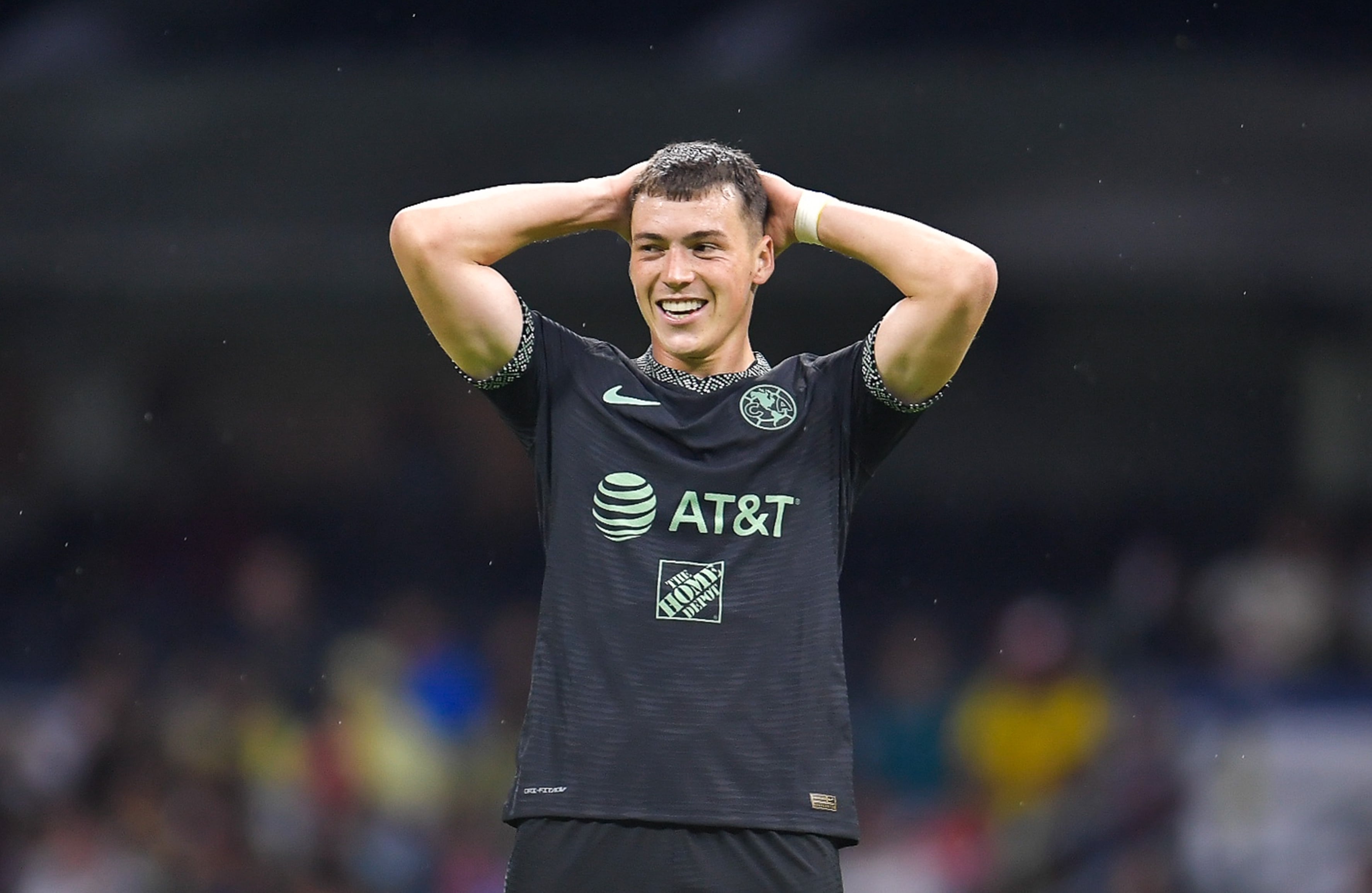 Federico Viñas en un partido del Club América