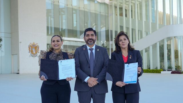 Entregan iniciativas a favor de la mujer en Guanajuato