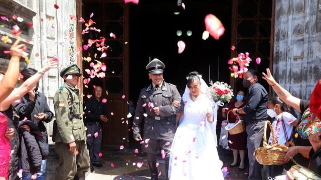 Se casan en boda con temática 'nazi' en Tlaxcala