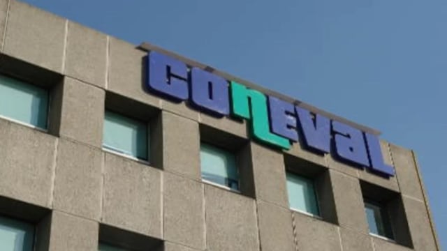 El CONEVAL es un órgano constitucionalmente autónomo, pero debido a que no se ha aprobado su ley reglamentaria, el presidente tiene la facultad de remover a su titular.