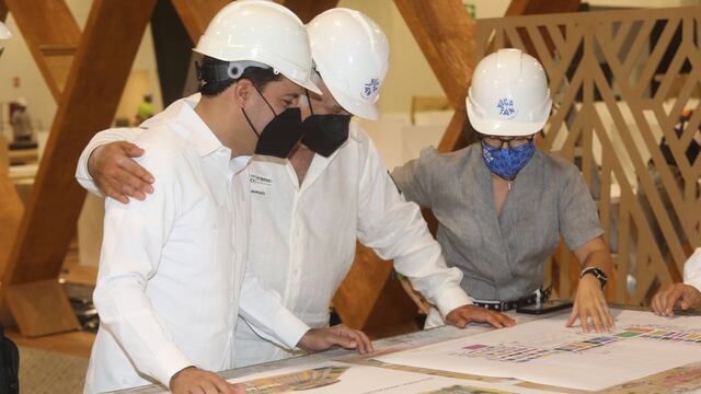 Mauricio Vila Dosal y Miguel Torruco Marqués en el Centro de Convenciones Yucatán Siglo XXI