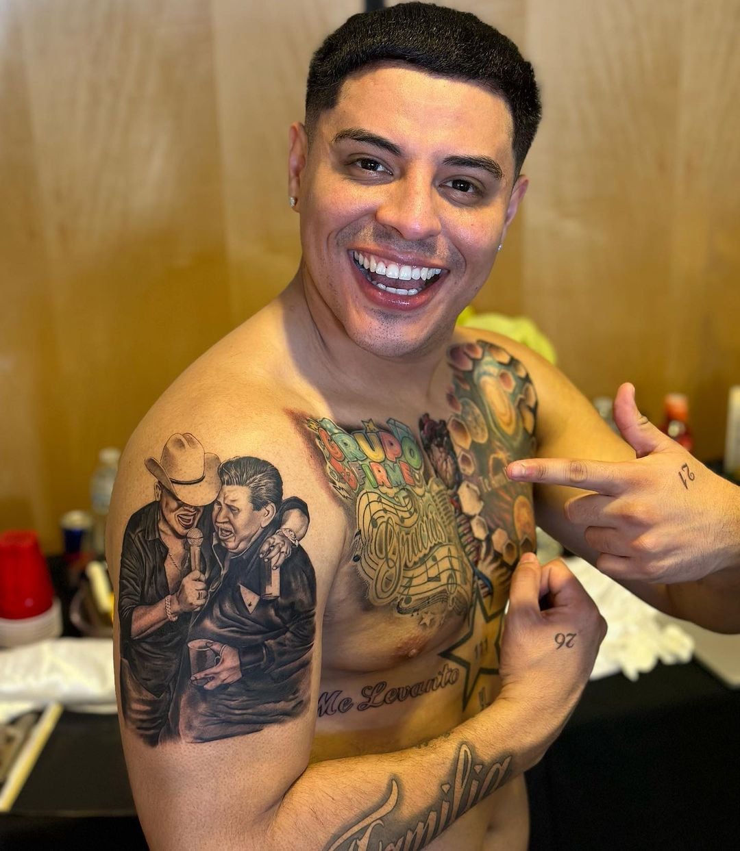 Eduin Caz estrena tatuajes