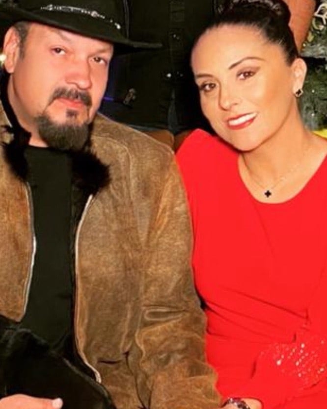 Pepe Aguilar y Aneliz Álvarez Alcalá.