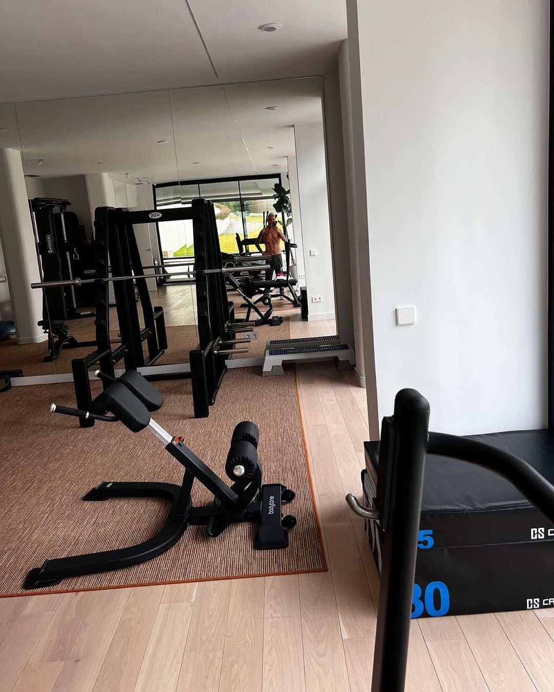 Alejandro Sanz comparte una foto de su abdomen de lavadero