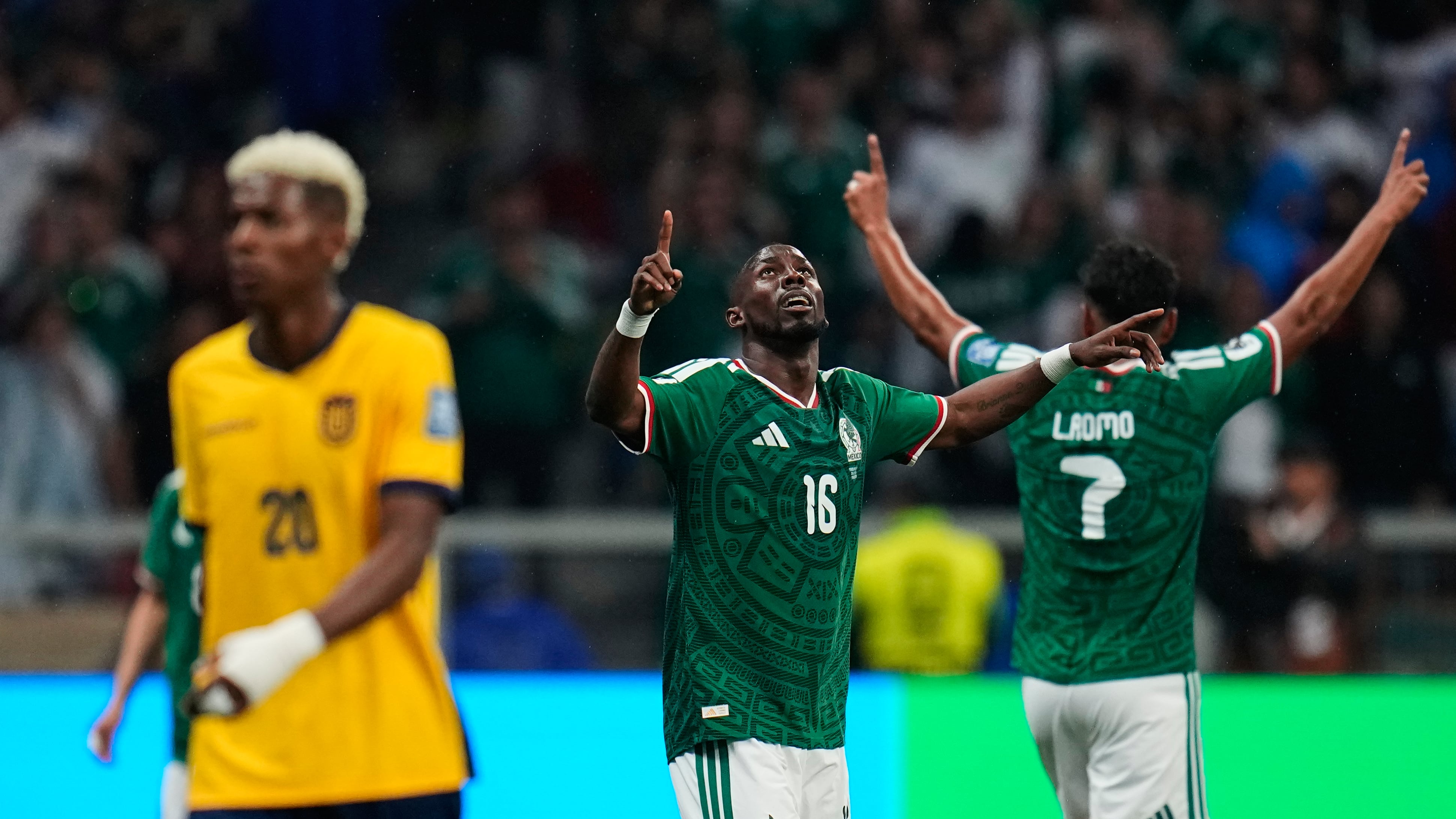 Julián Quiñones firma su tercer gol mundialista en el duelo ante Ecuador